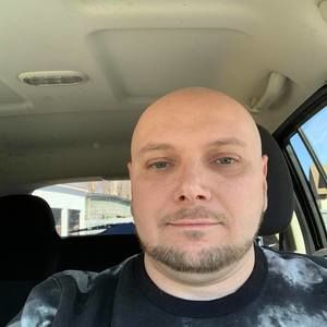 Meet your Posher, Avery